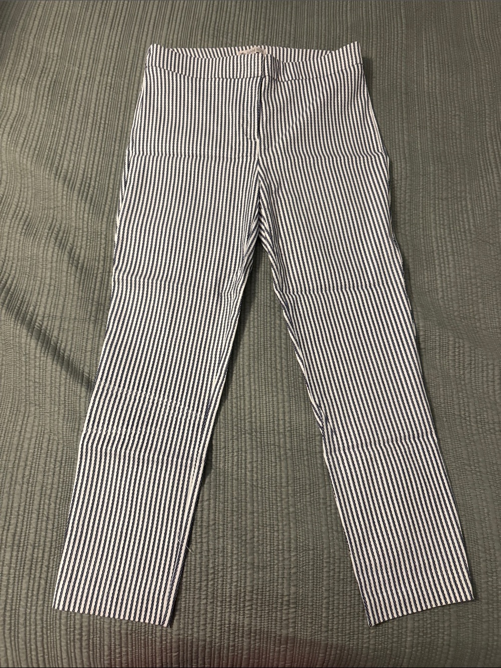 Ankle-Length Women's Striped Cropped Pants - Navy & White